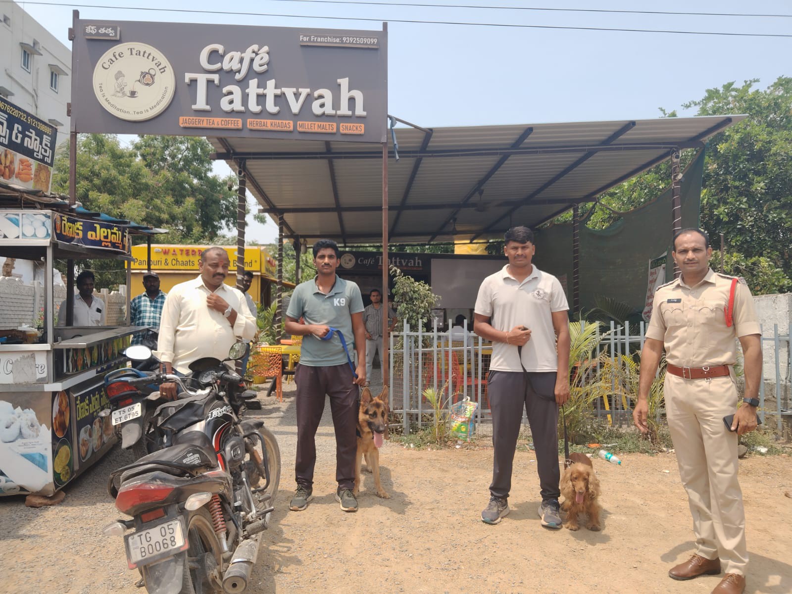 ప్రత్యేక శునకంతో గంజాయి తనిఖీలు