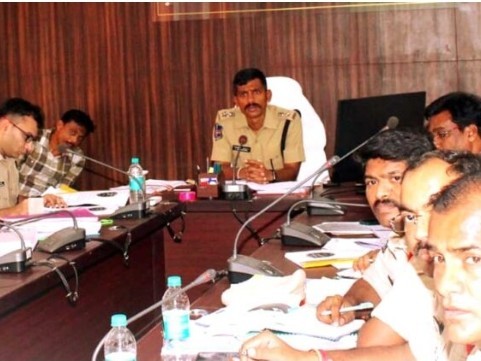 పెండింగ్​ కేసులను త్వరగా పరిష్కరించాలి: సీపీ
