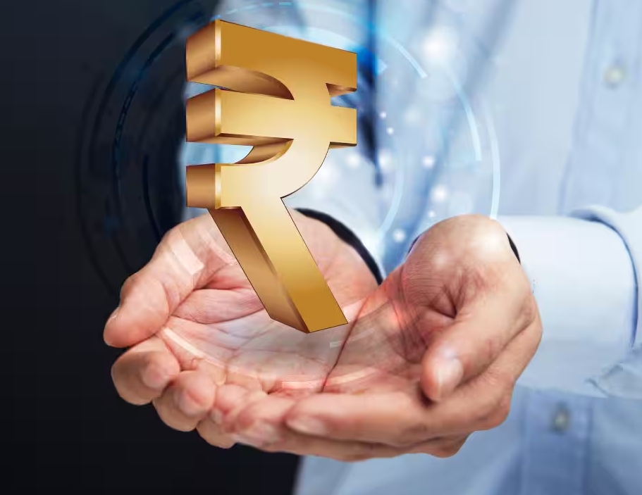 ఆల్‌టైమ్ కనిష్ఠానికి రూపాయి.. రంగంలోకి RBI
