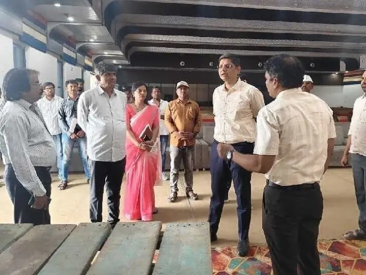 జిల్లా స్థాయి సమావేశం ఏర్పాట్లను పరిశీలించిన కలెక్టర్