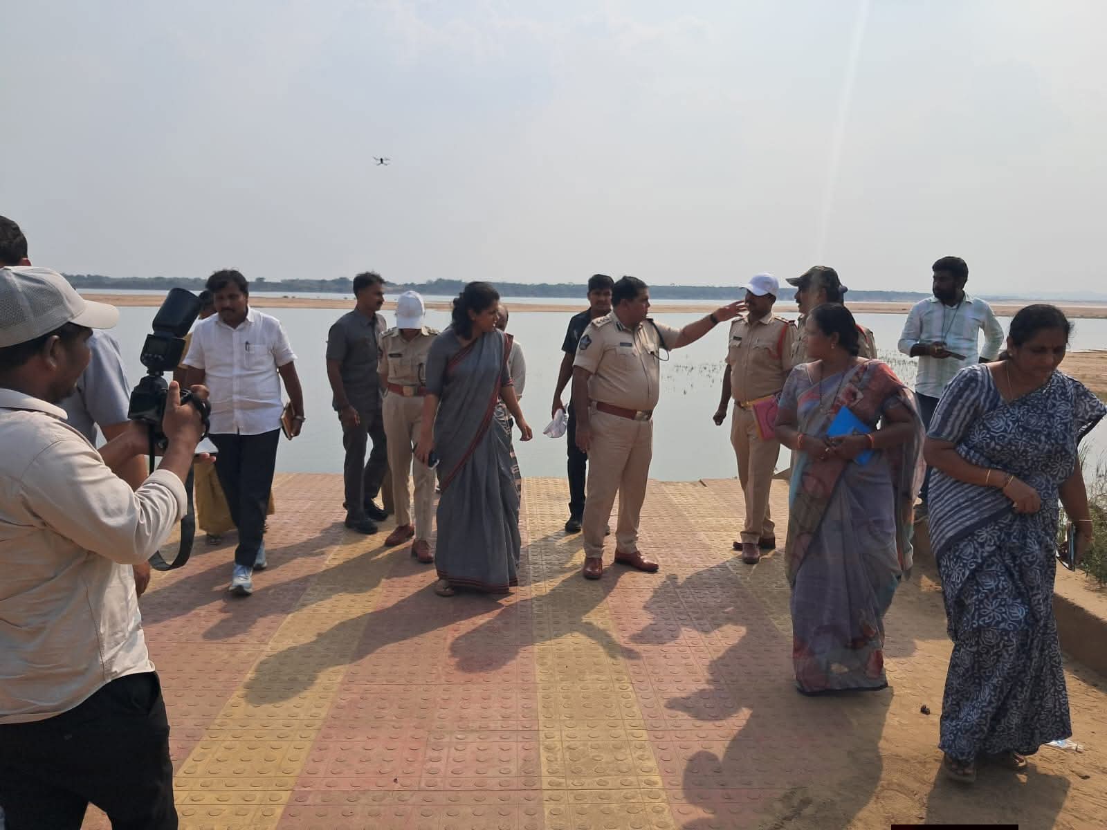 సీతానగరంలో పుష్కర ఘాట్ల పరిశీలించిన కలెక్టర్