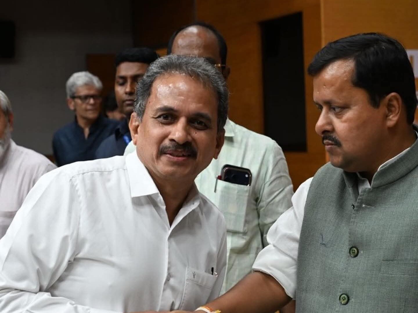 జాతీయ అధ్యక్షుడిని కలిసిన కార్యవర్గ సభ్యుడు