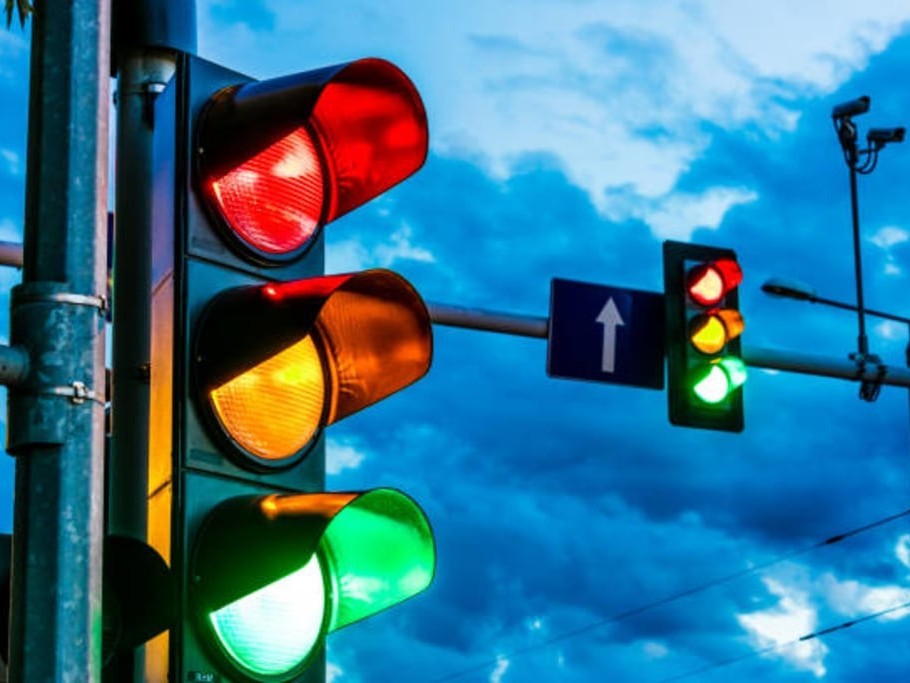 త్వరలో ట్రాఫిక్ తగ్గట్టుగా సిగ్నల్ టైమింగ్