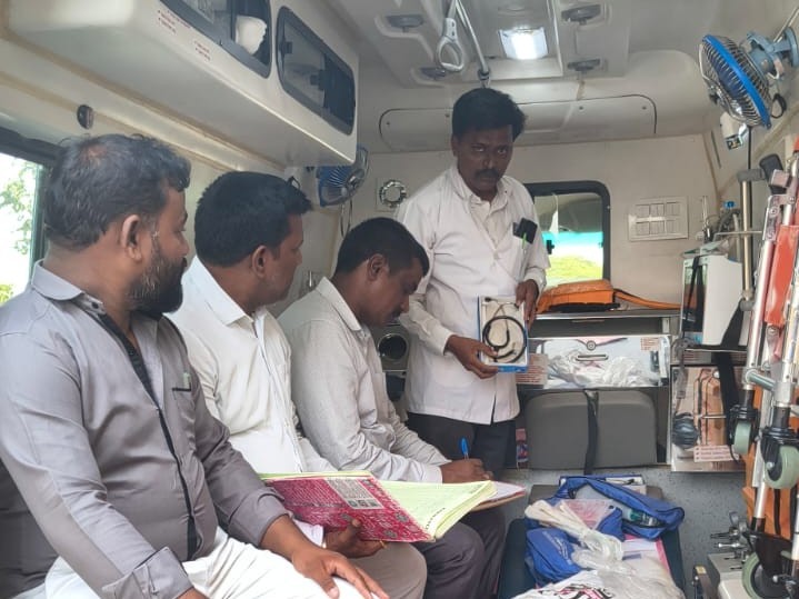 వెల్గటూర్ 108కు ఆకస్మిక తనిఖీ