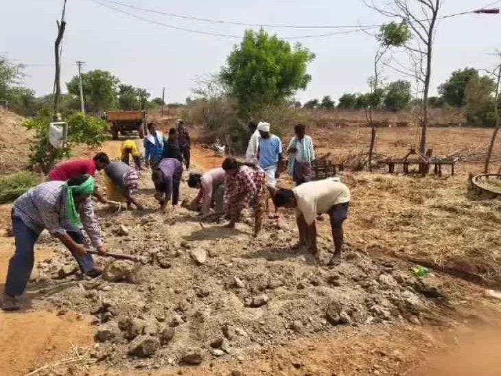 జరా మాకు రోడ్డు వేయండి సారూ!