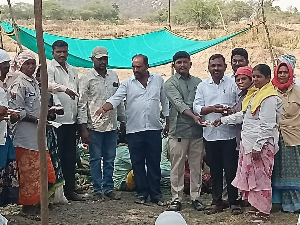 ‘ఉపాధి హామీ కూలీలు జాగ్రత్తలు పాటించాలి’