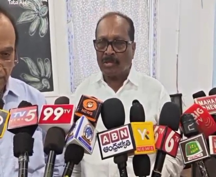 మచిలీపట్నంలో దైతా మధుసూదన శాస్త్రి విగ్రహావిష్కరణ