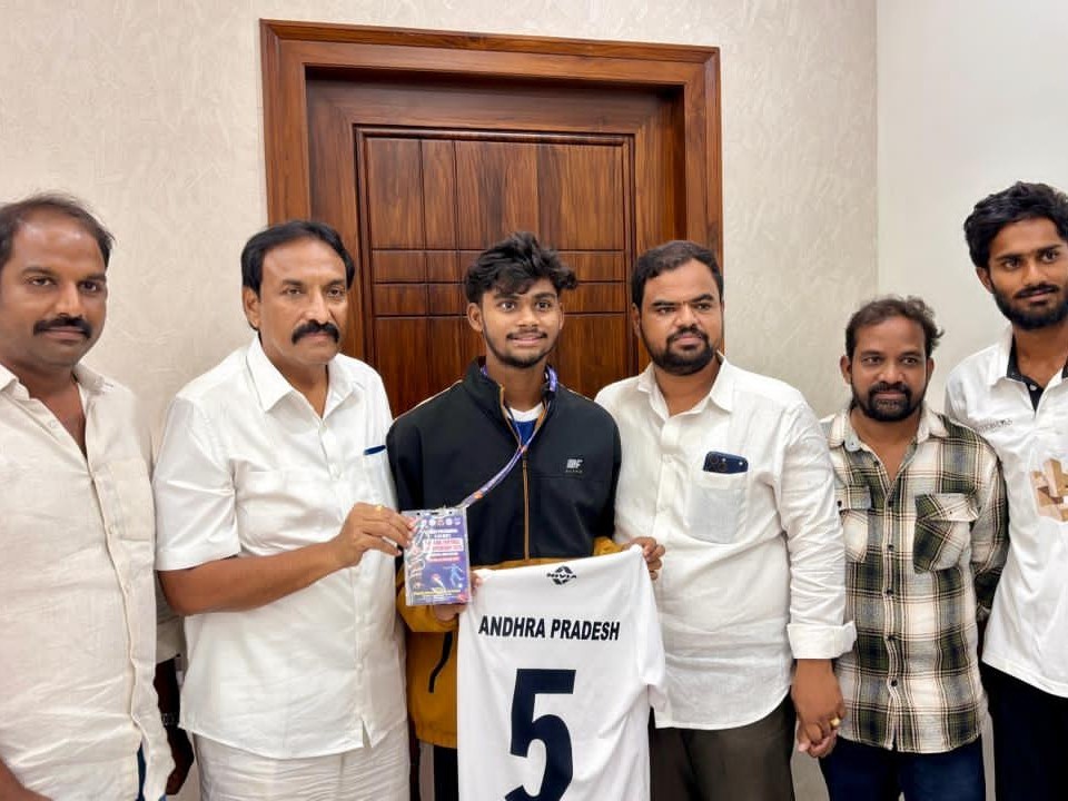 జాతీయ ఫుట్‌బాల్ సెలక్షన్‌కు రావులపాలెం యువకుడు