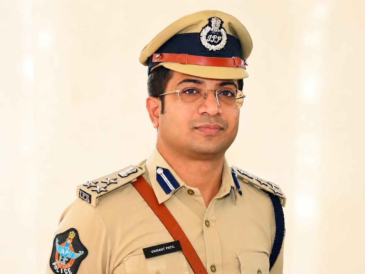 పెళ్లి పత్రికల పేరుతో APK ఫైల్స్ పంపి సైబర్ మోసాలు