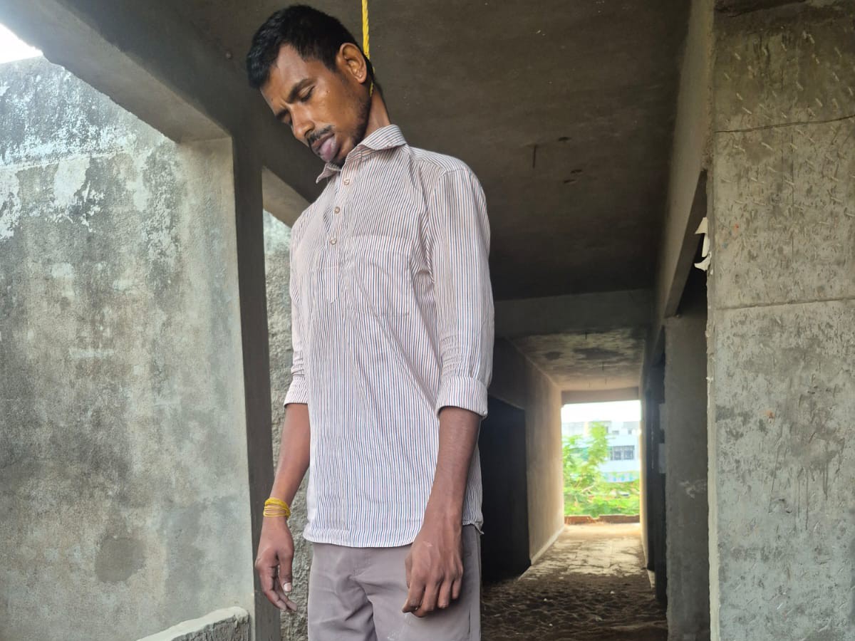 దారుణం.. ఉరివేసుకొని యువకుడు ఆత్మహత్య