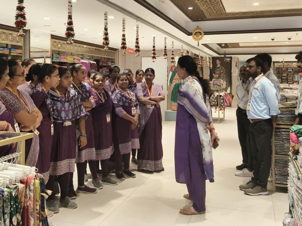 సైబర్ నేరాలు, మహిళల భద్రతపై అవగాహన సదస్సు
