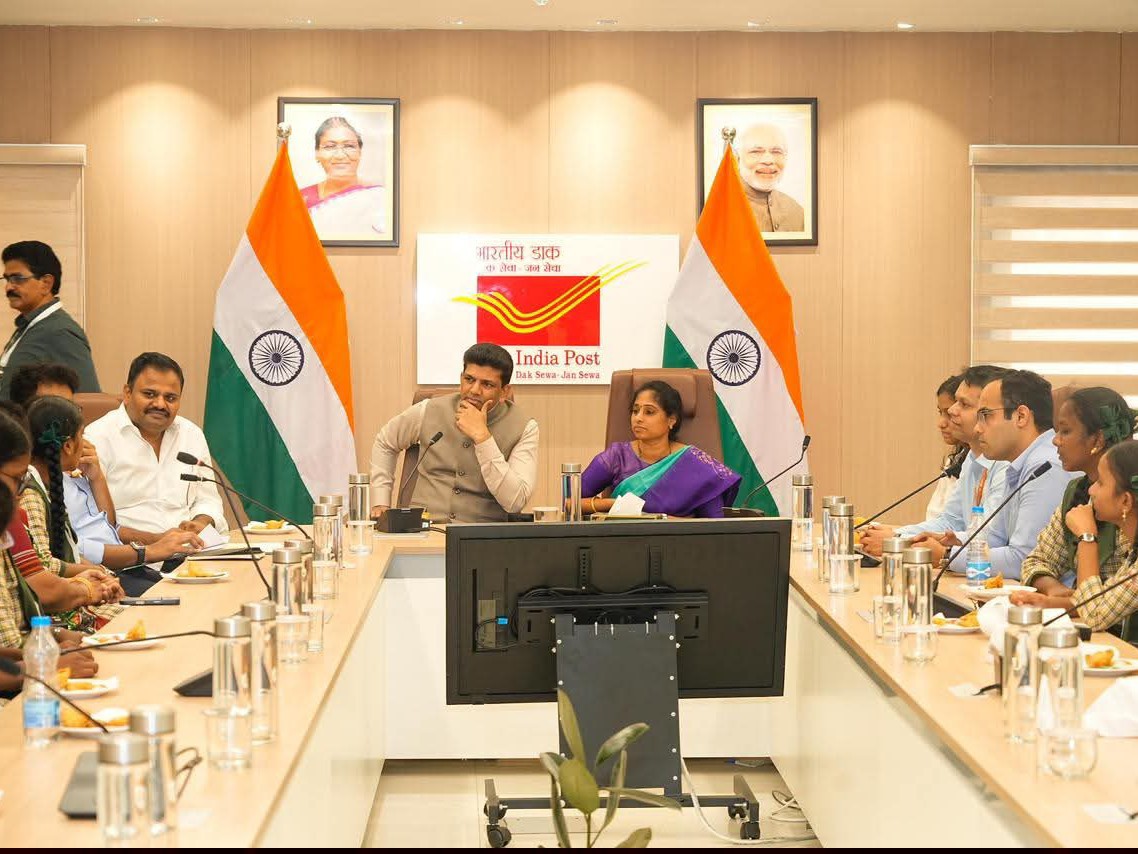 ఢిల్లీ విజ్ఞాన యాత్రకు ప్రభుత్వ పాఠశాల టాపర్లు