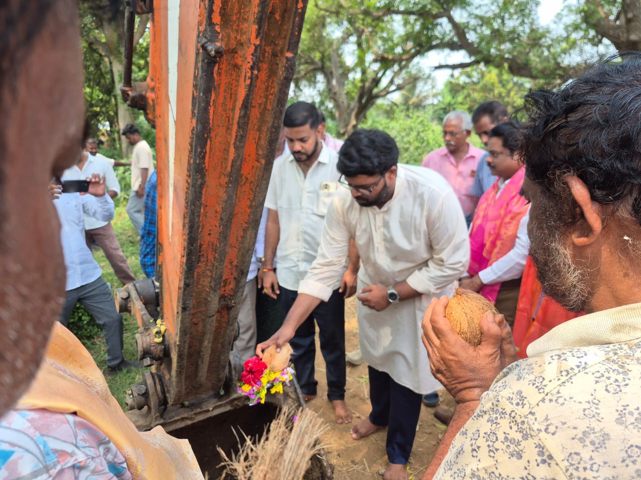 ఎండపల్లి కాలువ పూడిక తీత పనులకు శ్రీకారం