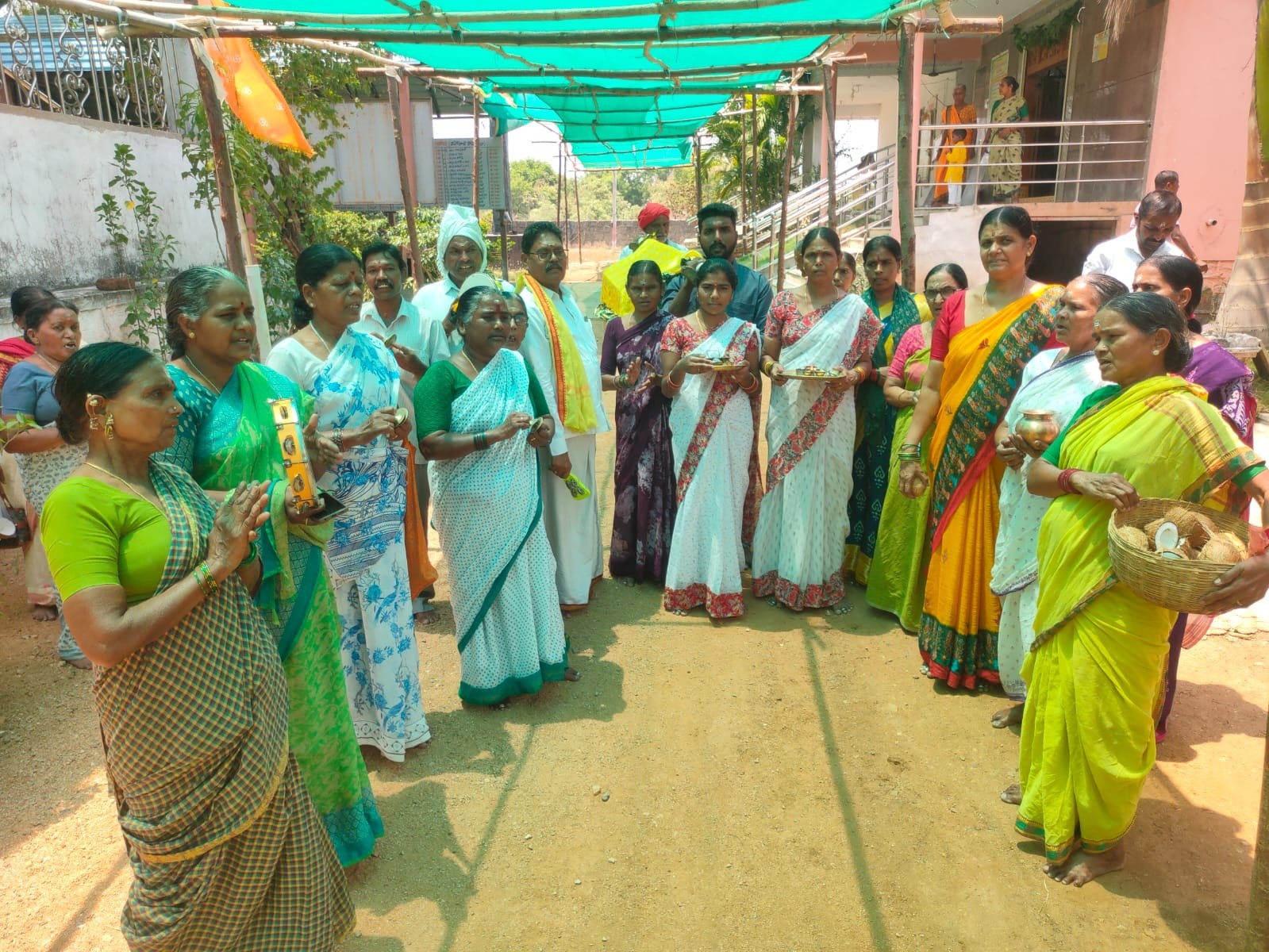 వైభవంగా సాయి పల్లకీ సేవ