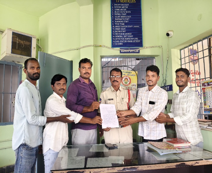 మహాన్యూస్ ఛైర్మన్‌పై చర్యలు తీసుకోవాలని ఫిర్యాదు