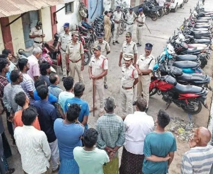 కావలిలో ఆకస్మిక తనిఖీలు.. 30 బైకులు సీజ్