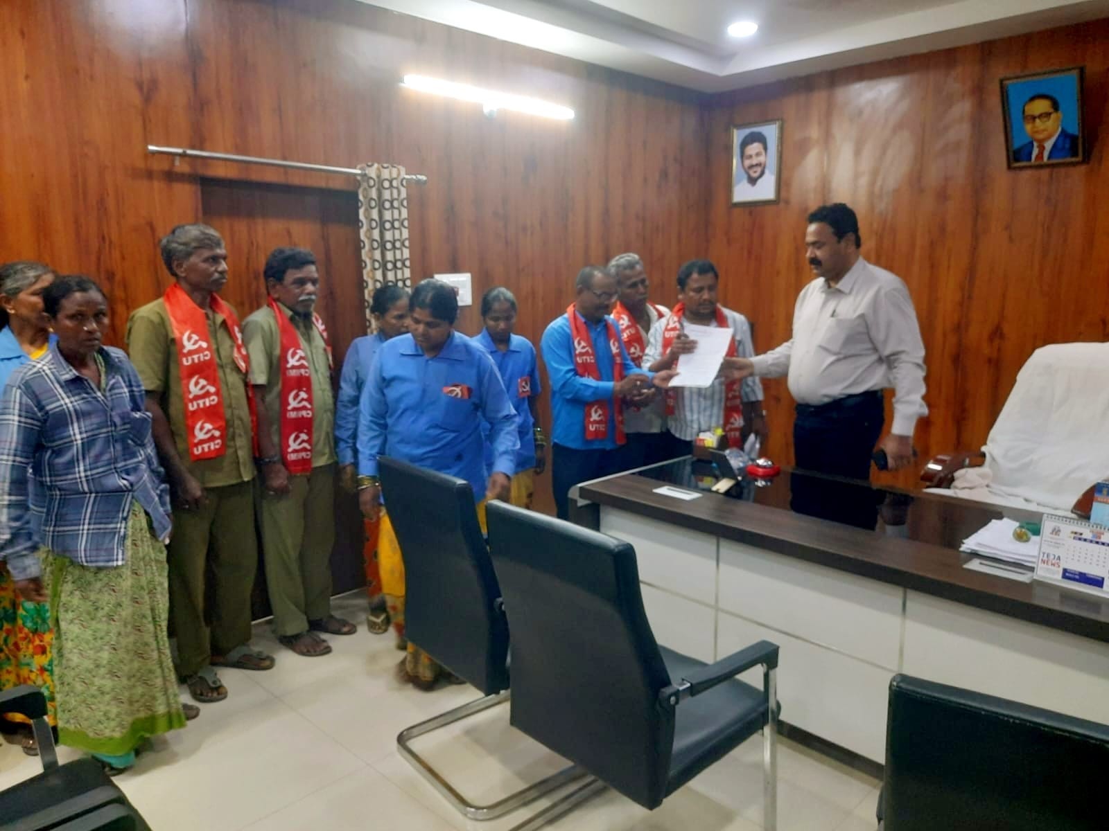 ‘కార్మికులను పర్మినెంట్ చేస్తూ కనీస వేతనం ఇవ్వాలి’