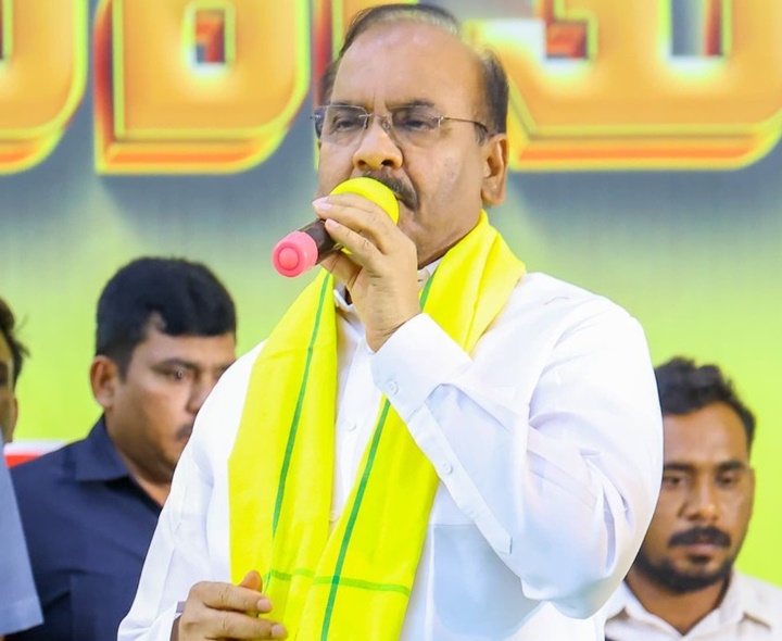 ఆయన రాజకీయాలకు అనర్హుడు: ప్రత్తిపాటి
