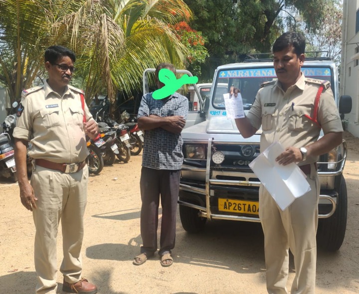తాగి వాహనం నడిపిన డ్రైవర్‌కు జరిమానా