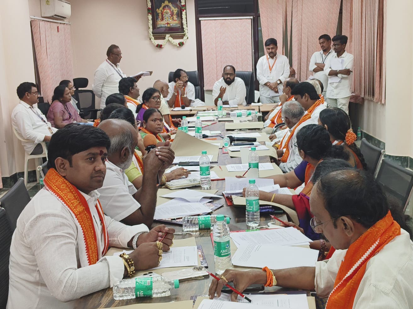 భక్తులకు ఇబ్బందులు లేకుండా సేవలందించాలి: ఈవో