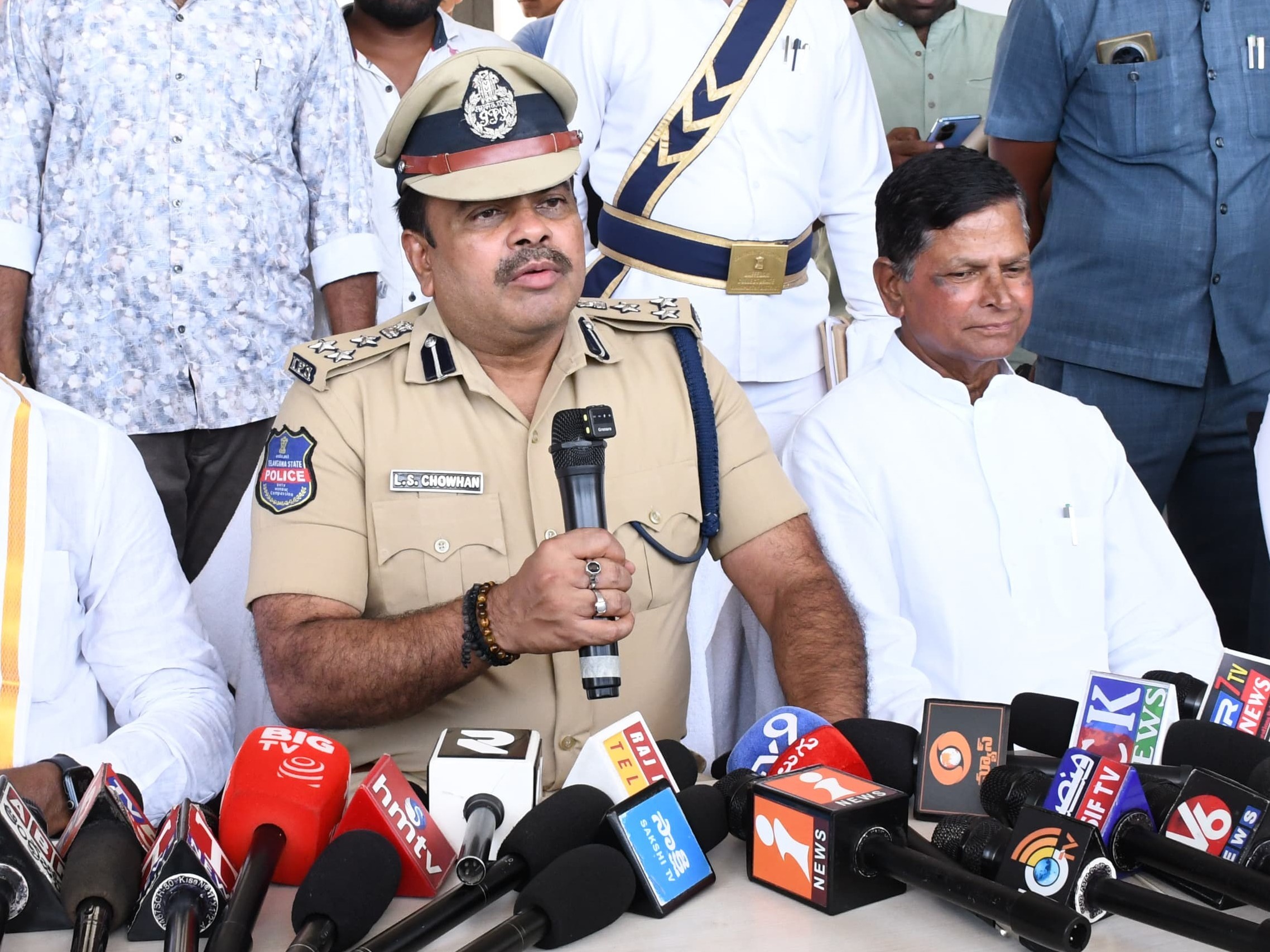 ‘భరోసా కేంద్రాలు ఆదర్శంగా నిలుస్తున్నాయి’