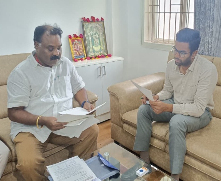 నియోజకవర్గ సమస్యలపై జేసీతో చర్చించిన ఎమ్మెల్యే