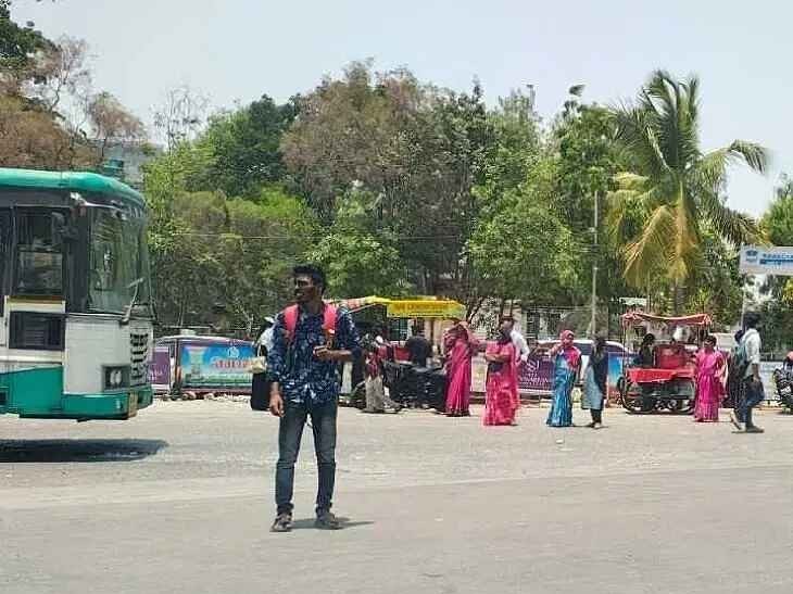 బస్ స్టాప్ లేక రోడ్లపైనే ప్రయాణికులు