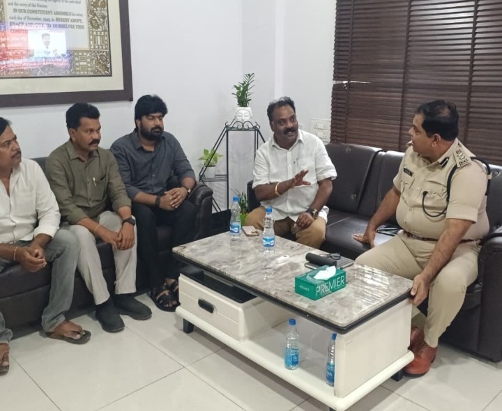 ఎస్పీతో కీలక అంశాలపై చర్చించిన ఎమ్మెల్యే