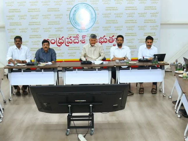 పెట్టుబడి ప్రాజెక్టుల పురోగతిపై సీఎం సమీక్ష