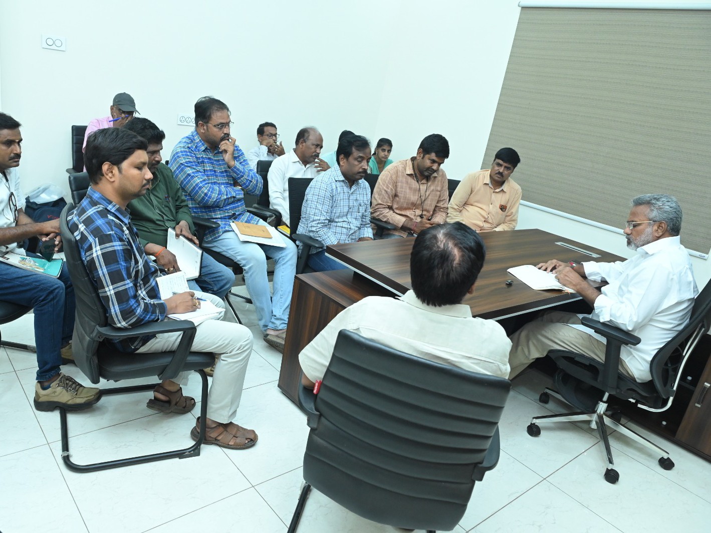 విద్యుత్ కోతలు లేకుండా చూడాలి: ఎమ్మెల్యే