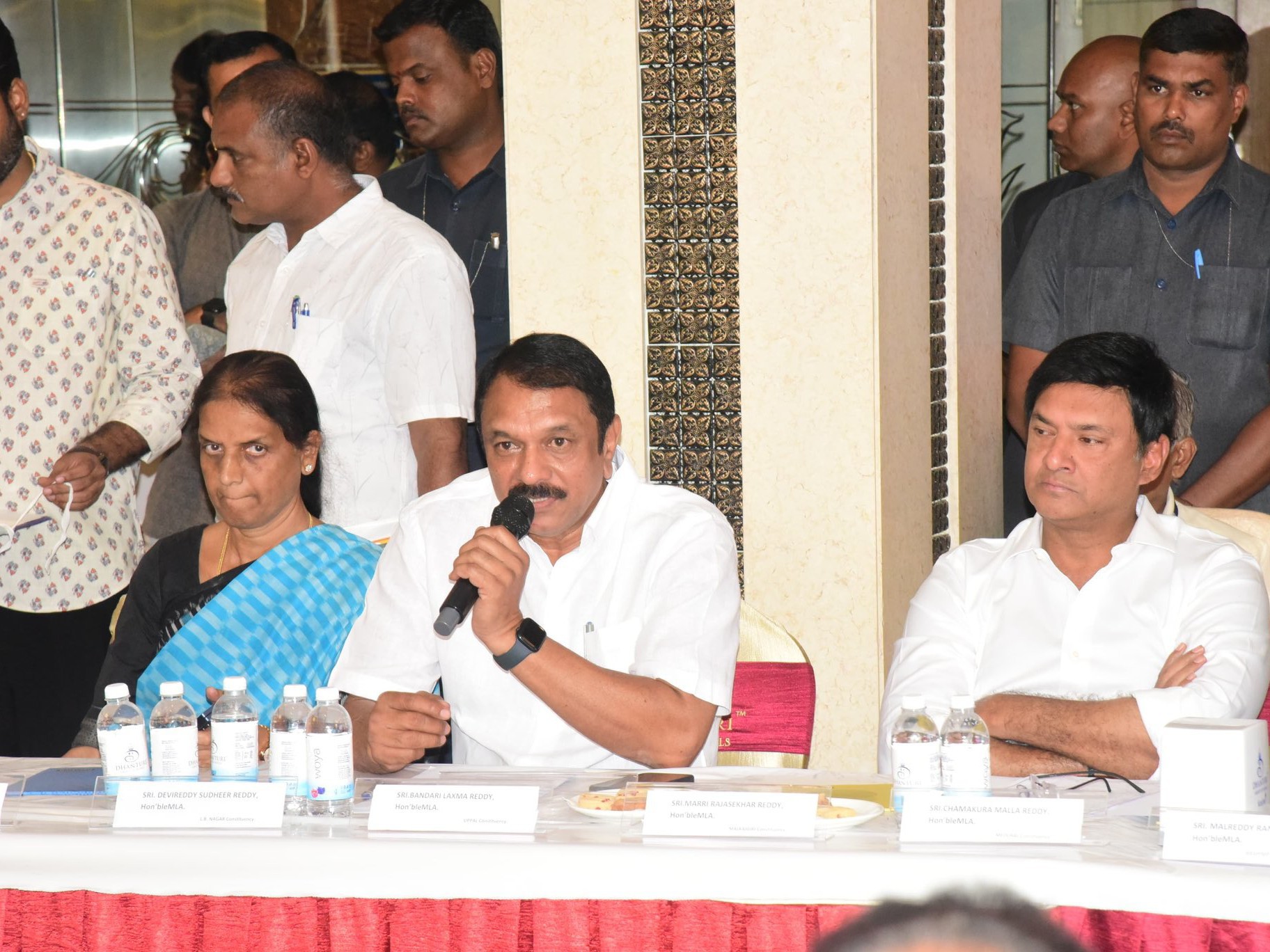 మౌలిక సదుపాయాలపై అధికారులతో సమీక్ష