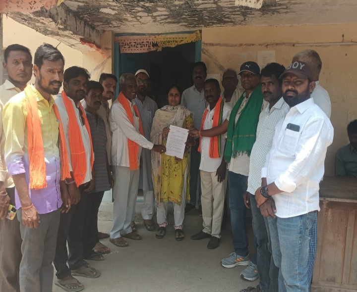 ధాన్యం కొనుగోళ్లు వేగవంతం చేయాలి: శ్రీనివాస్