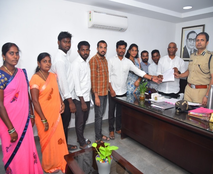సీపీకి ఫిర్యాదు చేసిన నేతలు