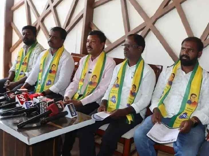 జిల్లా కేంద్రంలో జెండా ఆవిష్కరణ