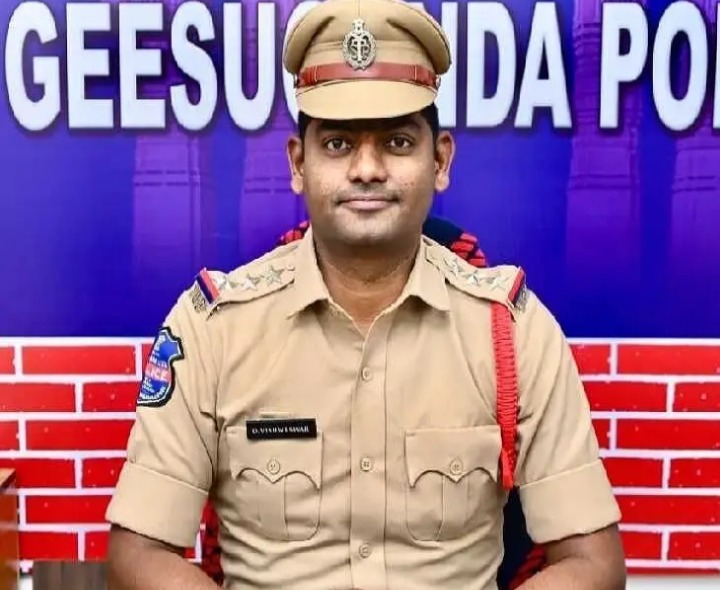 గుడుంబా స్థావరంపై పోలీసులు మెరుపు దాడి