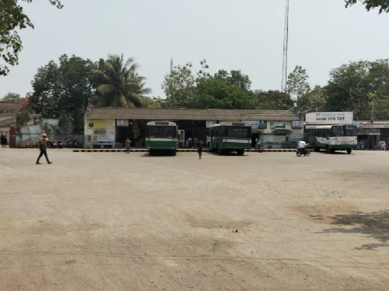 నిడదవోలులో నిర్మానుషంగా రహదారులు