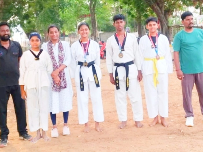 జాతీయ తైక్వాండో పోటీల్లో బొబ్బిలి క్రీడాకారుల ప్రతిభ