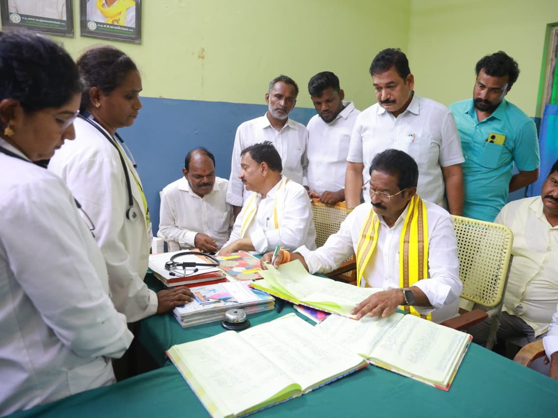 ఈపూరు CHCలో ప్రభుత్వ చీఫ్ విప్ జీవీ తనిఖీలు