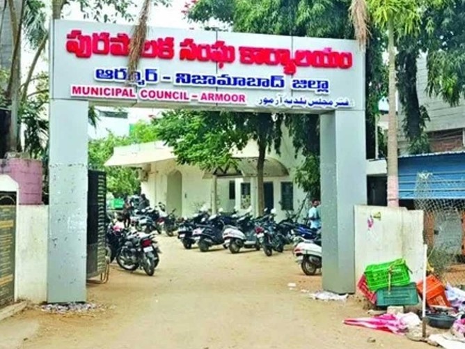 సర్వసభ్య సమావేశానికి​ పార్టీ కౌన్సిలర్లు డుమ్మా