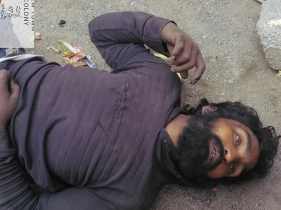 ఆచూకీ తెలిస్తే పోలీసులను సంప్రదించండి