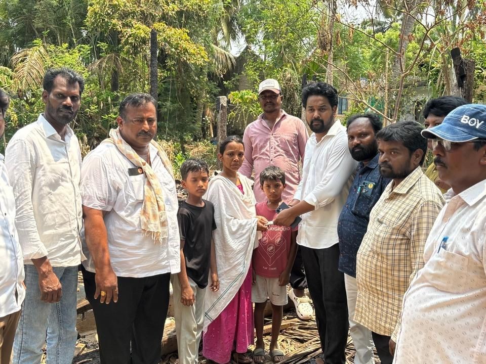 అగ్ని బాధితులకు అండగా ఎంపీ