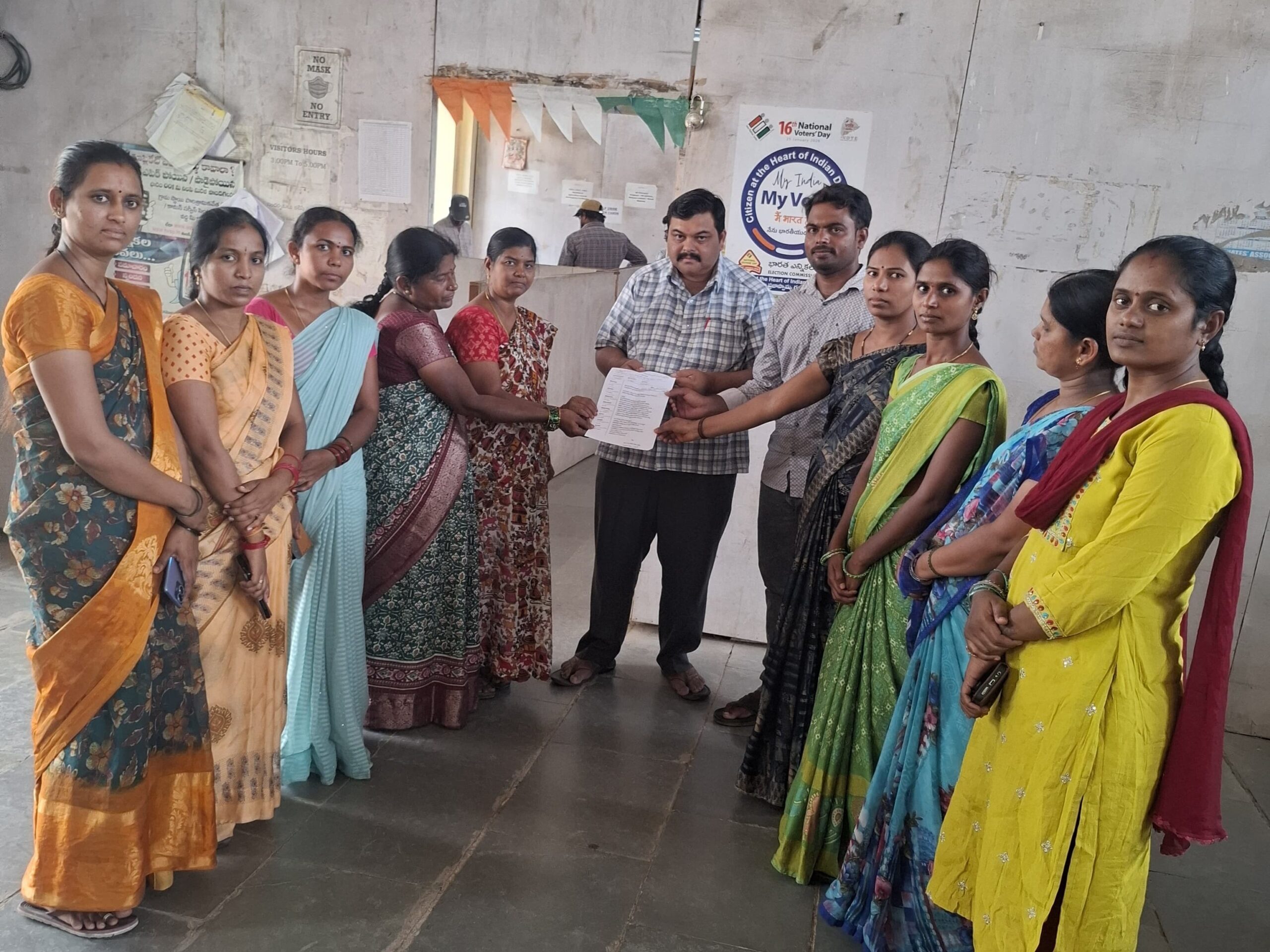 ‘ఈ నెల 22 నుంచి వీవోఏల నిరవధిక సమ్మె’