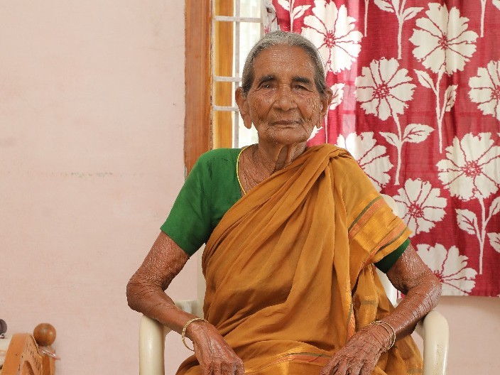 శతాధిక వృద్ధురాలు నేత్రదానం