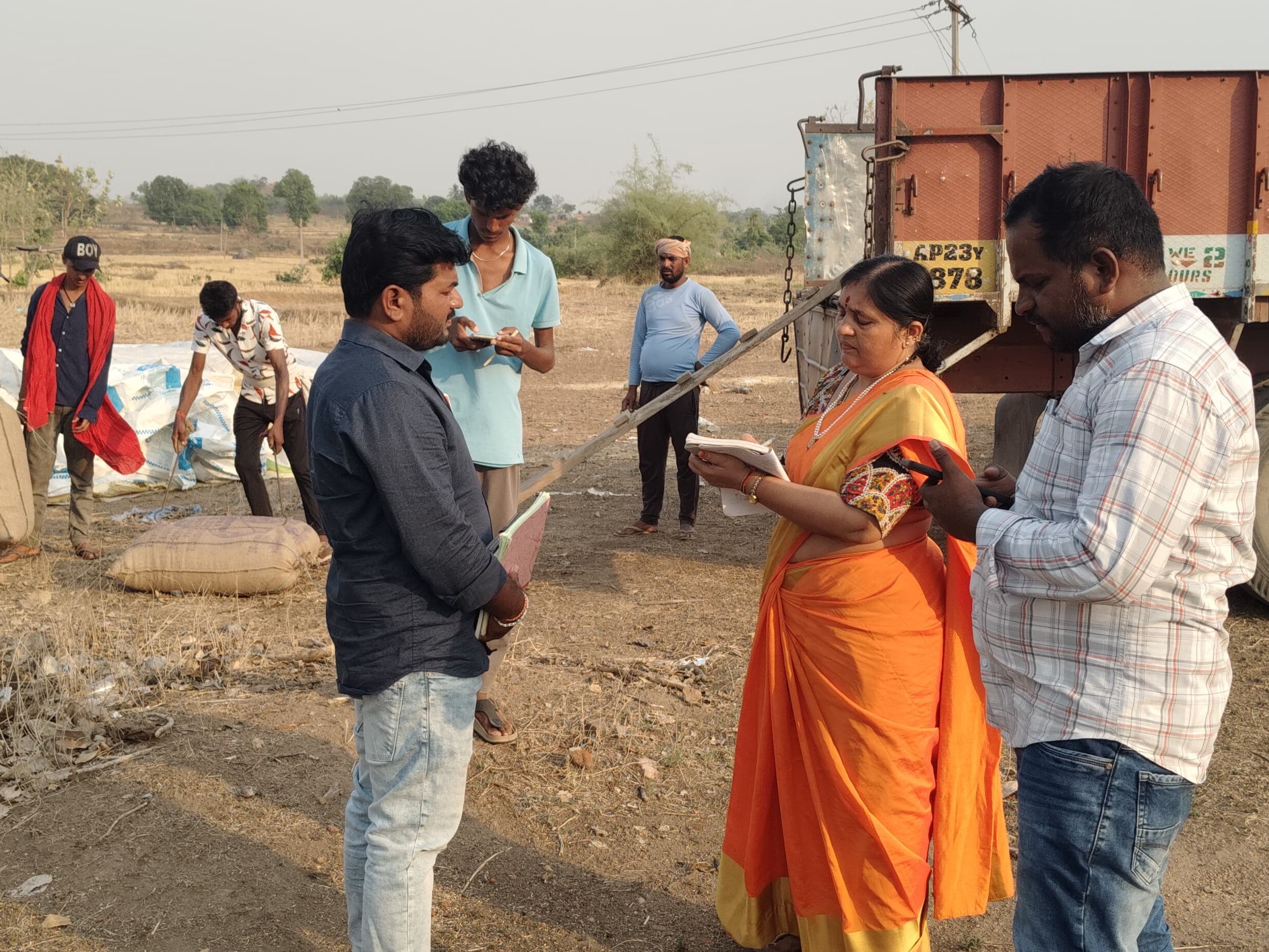 ధాన్యం కొనుగోలు కేంద్రాలను పరిశీలన