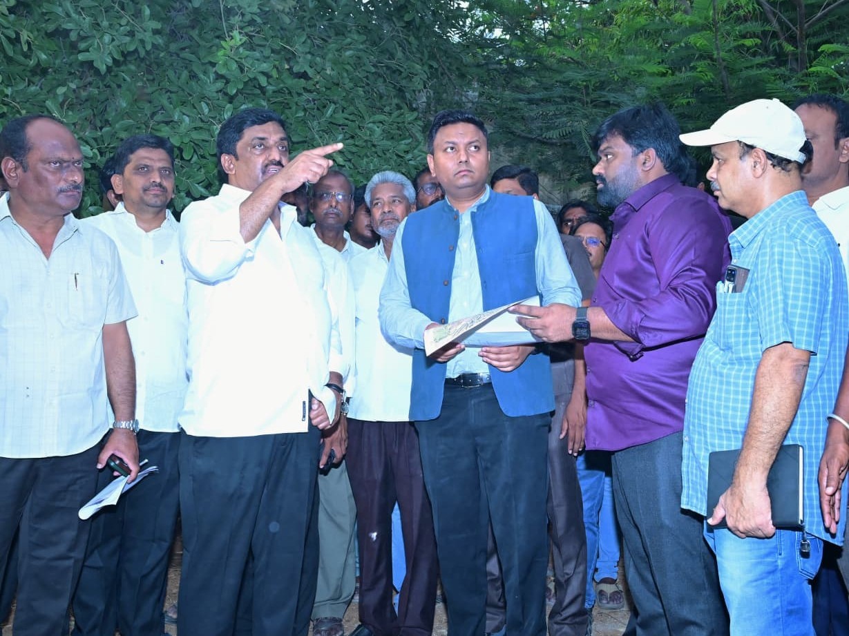 ప్రజలకు ఆహ్లాదకర వాతావరణం కల్పించాలి: కలెక్టర్