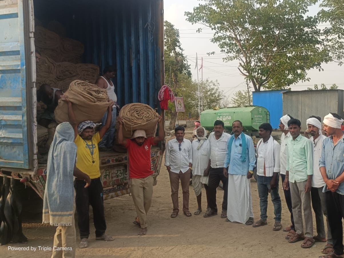 ‘సొనాలకు గన్ని బ్యాగులు వచ్చాయి’