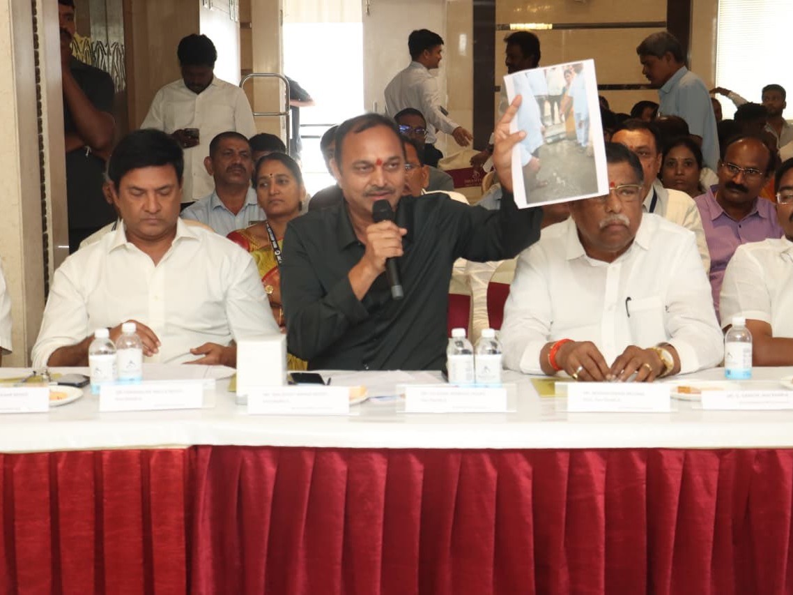 పెండింగ్‌లో పనులను వేగవంతం చేయాలి: ఎమ్మెల్యే