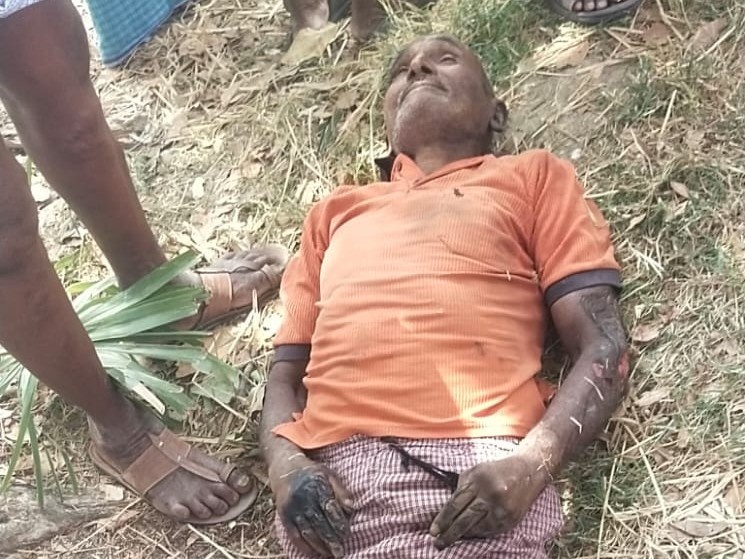 వరి కొయ్య మంటల్లో చిక్కుకుని రైతు మృతి