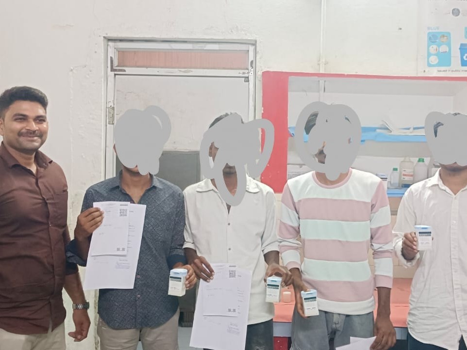 గంజాయి సేవిస్తూ పట్టుబడిన నలుగురు వ్యక్తులు