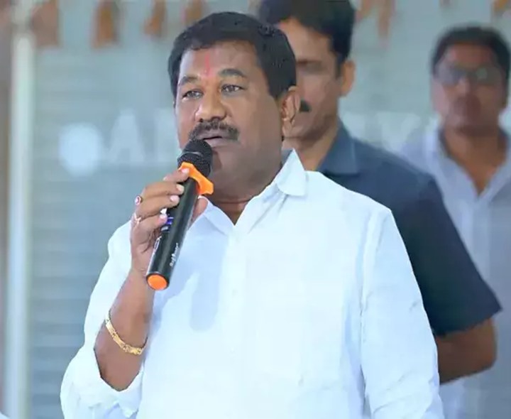 రక్త చరిత్రకు మారు పేరు YS కుటుంబం: మంత్రి